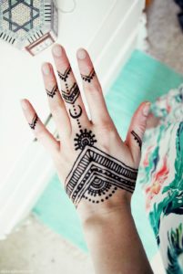 Henna Tattoo auf der Hand