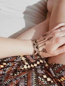Grafisches Henna Tattoo Hand