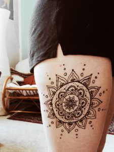 Mandala Henna Tattoo Bein | ellawayfarer.com