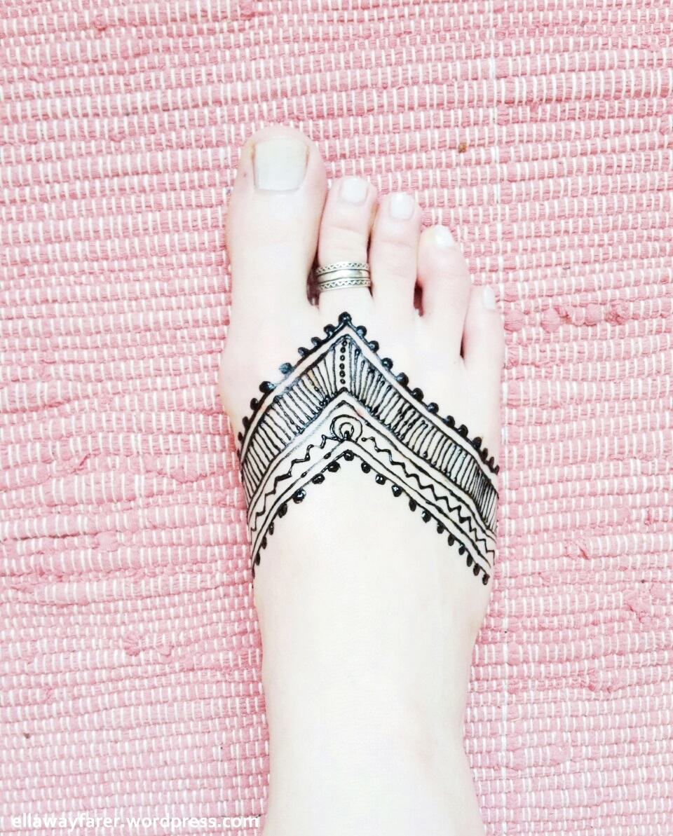 Henna Tattoo am Fuß selbermachen