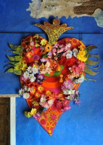 Blumen Herz Arrangement | 7 STEPS: Die perfekte Mexikanische Dekoration
