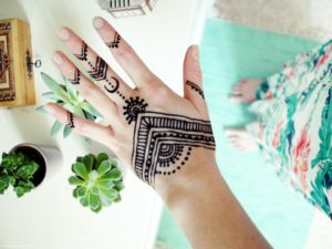 Henna Tattoo auf der Hand